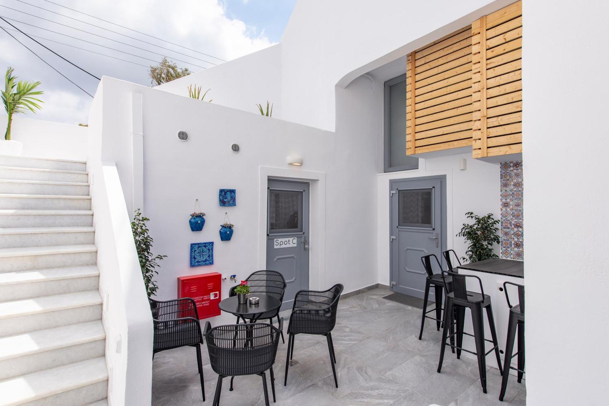 Bedspot Hostel Fira  Exterior photo